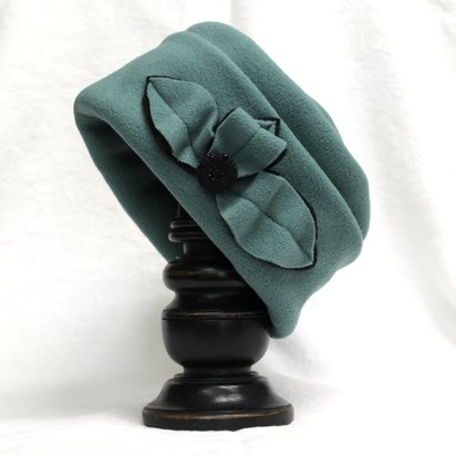 Light Green with Black Underleaf Edith hat